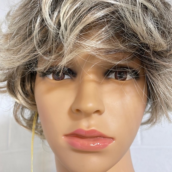 NWT 8” fluffy curl wig light blonde with dark roots messy no parting adjustable - Picture 5 of 13